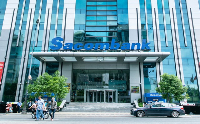 Tới các chi nhánh, phòng giao dịch Sacombank để được hỗ trợ kiểm tra tài khoản