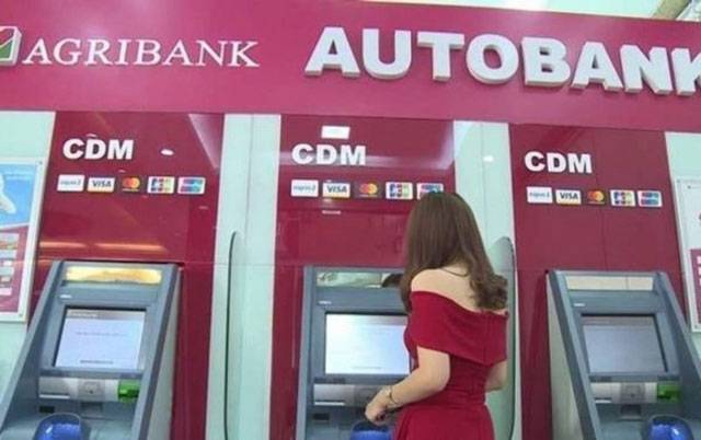 Chuyển khoản liên ngân hàng nhanh chóng tại cây ATM hệ thống.