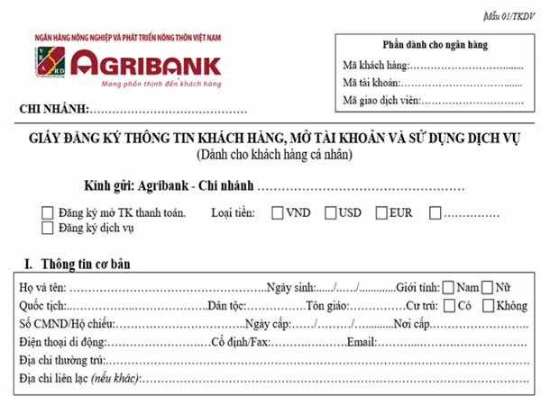 Khách hàng đến chi nhánh để mở tài khoản ngân hàng Agribank