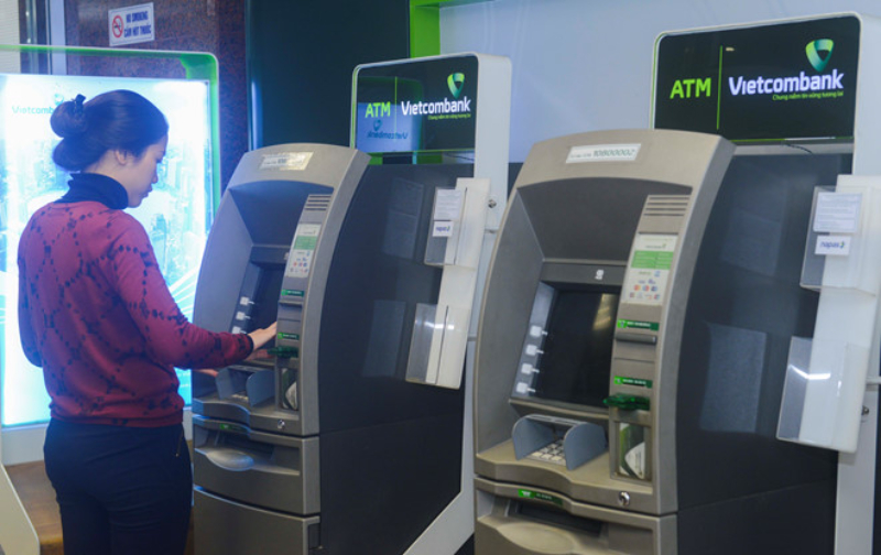 Chuyển tiền khác Vietcombank tại cây ATM