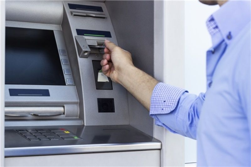 Dưới 18 tuổi làm thẻ ATM cần lưu ý gì?