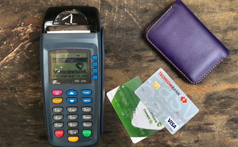 Sử dụng thẻ ATM thanh toán tiện lợi