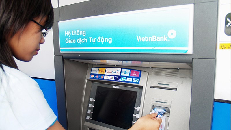 Kiểm tra số tài khoản Vietinbank ở cây ATM