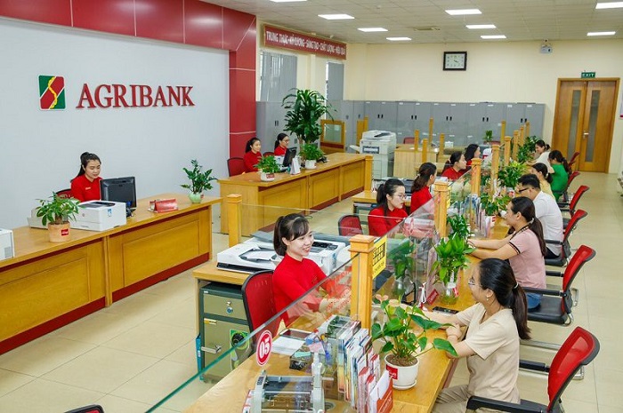 Mở tài khoản ngân hàng tại quầy giao dịch để lấy mã đăng ký Agribank