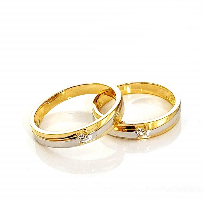 Vàng tây cũng là chất liệu phổ biến để chế tác nhẫn cưới